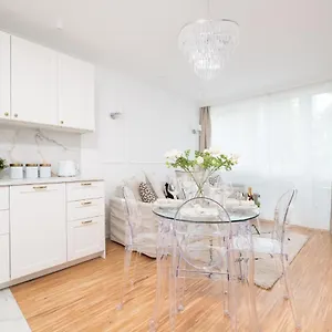 Glam & Modern By Cooee , Warszawa Polska